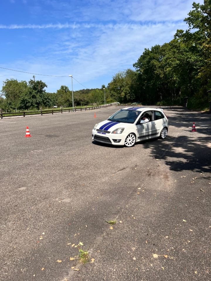 Torben wärend der fahrt mit unserem Ford Fiesta beim Youngster Cup Training.